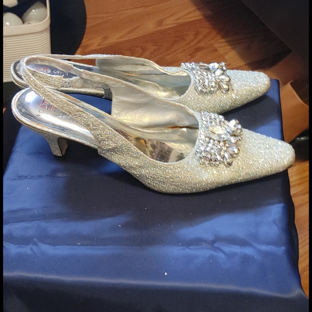 Shoes - Picture 2 of 3